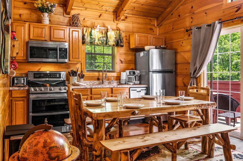 Cozy Cabin W/Hot Tub & Wifi In Gatlinburg Villa ภายนอก รูปภาพ